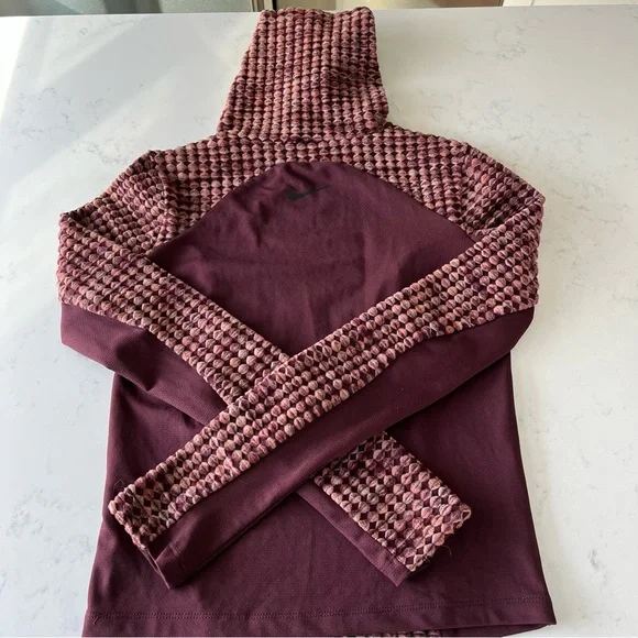 Nike Woman’s Top Size XS - Picture 3 of 3